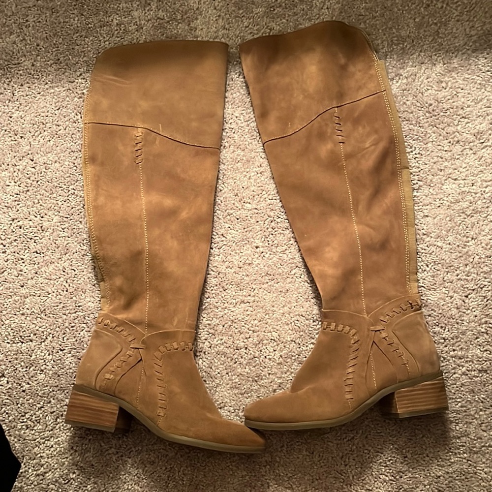 Vince Camuto brand new boots size 6
